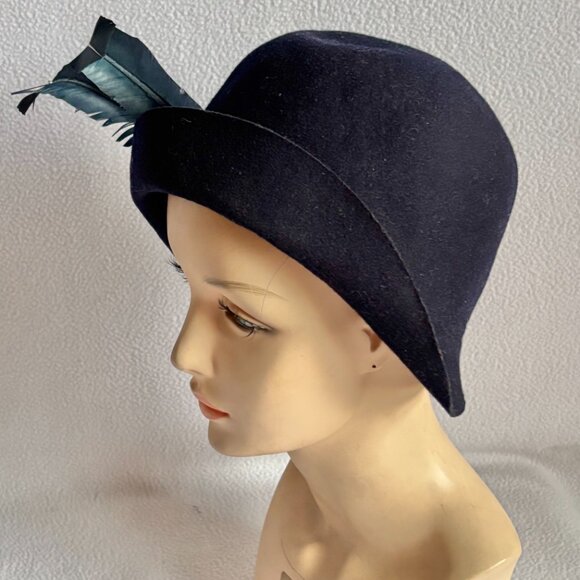 1920s 1930s Black Wool Cloche Hat with Feathers - Picture 8 of 16